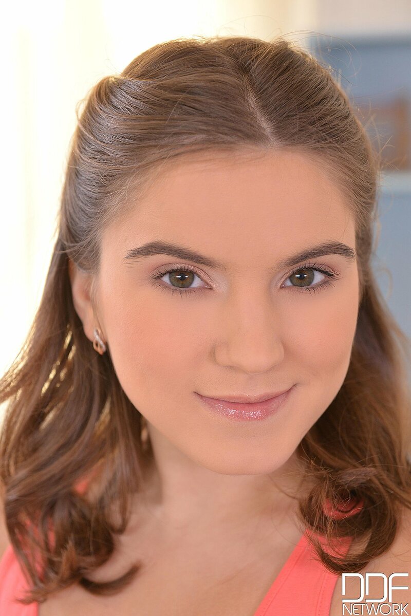 Евгения, 22 года, 4 размер груди